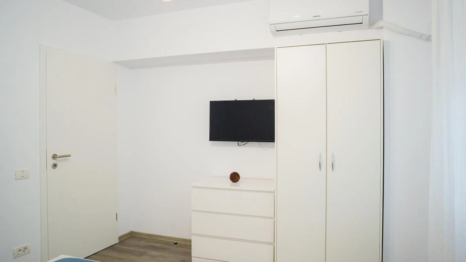 Urban House Bucharest Apartment